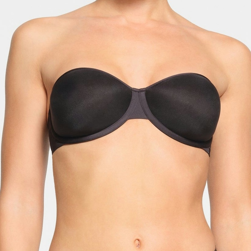 NWT SKIMS Weightless strapless bra